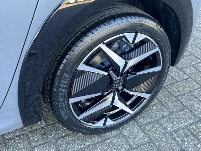 
Peugeot 208 1.2 Hybrid 100 e-DCS6 GT | Automaat | Navigatie | Camera | Parkeersensoren | Cruise Control | vol									