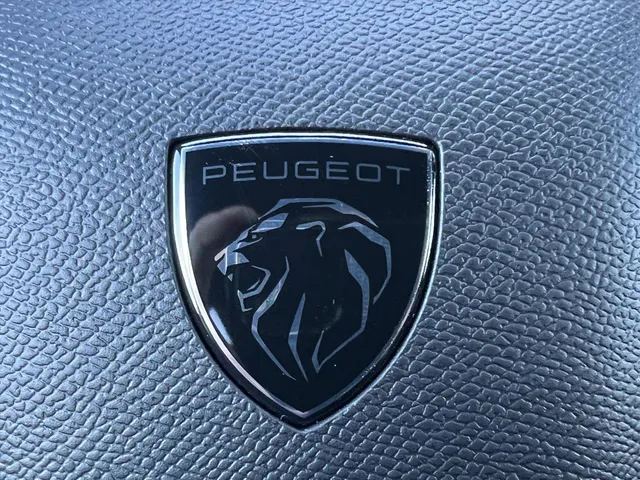 
Peugeot 208 1.2 Hybrid 100 e-DCS6 GT | Automaat | Navigatie | Camera | Parkeersensoren | Cruise Control | vol									