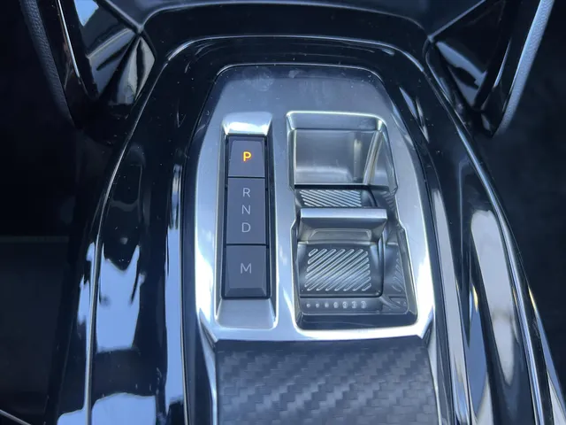 
Peugeot 208 1.2 Hybrid 100 e-DCS6 GT | Automaat | Navigatie | Camera | Parkeersensoren | Cruise Control | vol									