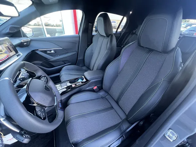 
Peugeot 208 1.2 Hybrid 100 e-DCS6 GT | Automaat | Navigatie | Camera | Parkeersensoren | Cruise Control | vol									