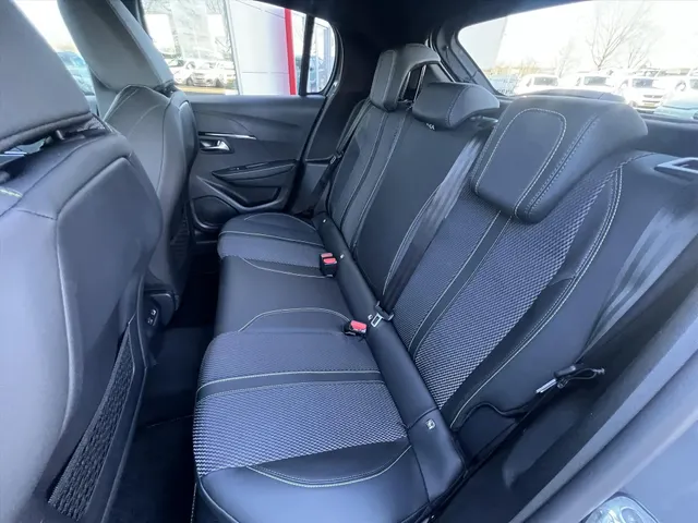 
Peugeot 208 1.2 Hybrid 100 e-DCS6 GT | Automaat | Navigatie | Camera | Parkeersensoren | Cruise Control | vol									