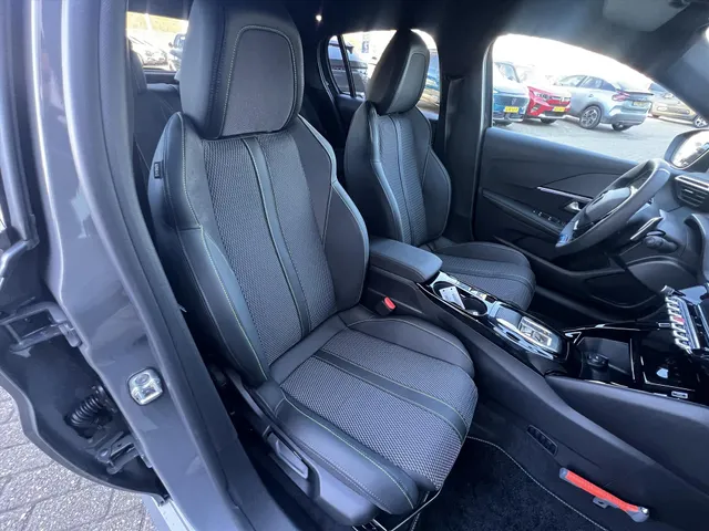 
Peugeot 208 1.2 Hybrid 100 e-DCS6 GT | Automaat | Navigatie | Camera | Parkeersensoren | Cruise Control | vol									