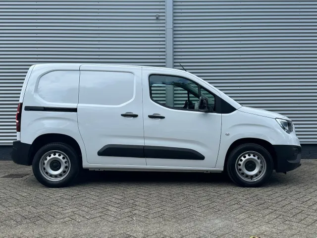
Opel Combo Cargo 130pk Automaat | Pack Comfort I Groot scherm vol									
