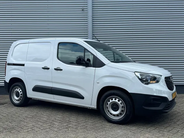 
Opel Combo Cargo 130pk Automaat | Pack Comfort I Groot scherm vol									