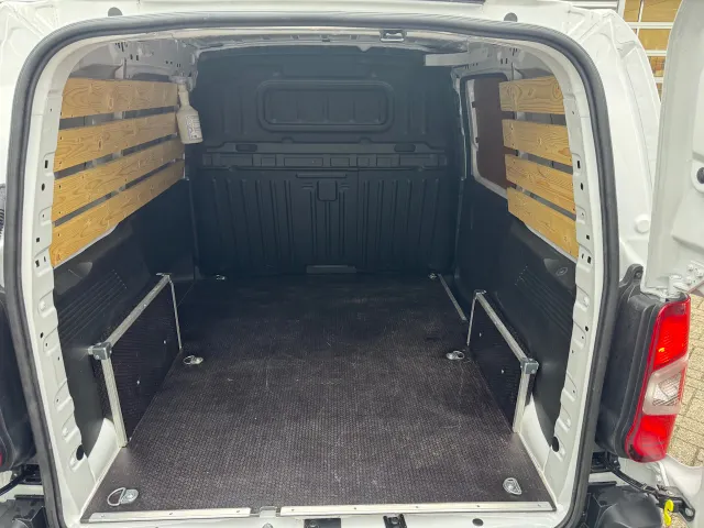 
Opel Combo Cargo 130pk Automaat | Pack Comfort I Groot scherm vol									