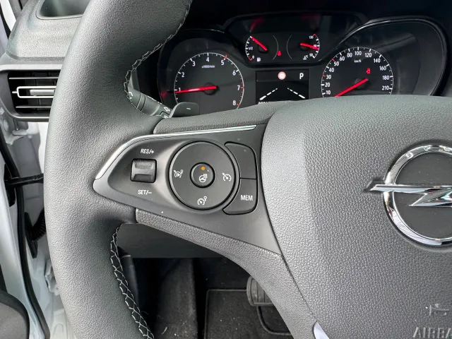 
Opel Combo Cargo 130pk Automaat | Pack Comfort I Groot scherm vol									