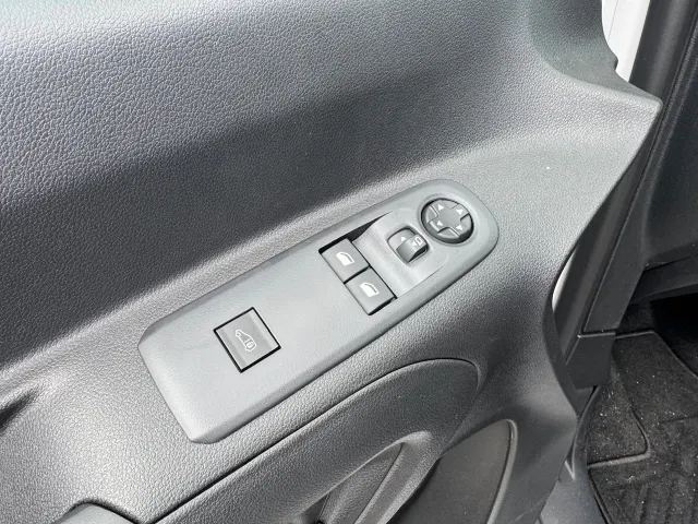 
Opel Combo Cargo 130pk Automaat | Pack Comfort I Groot scherm vol									