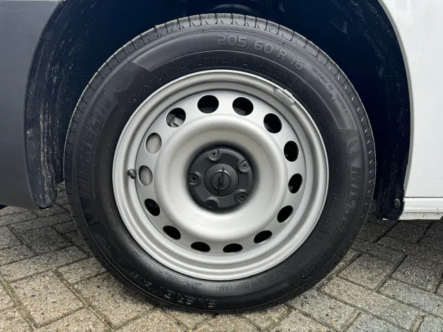 
Opel Combo Cargo 130pk Automaat | Pack Comfort I Groot scherm vol									