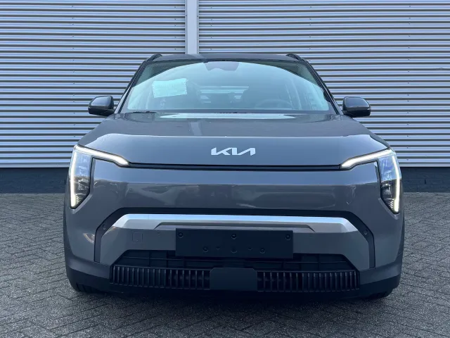 
Kia EV3 58,3 kWh 204pk Air | Navigatie | Climate Control | Parkeersensoren | Camera | vol									
