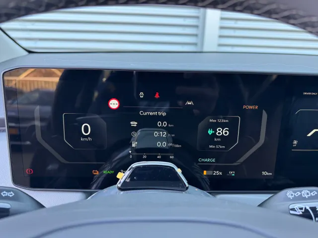 
Kia EV3 58,3 kWh 204pk Air | Navigatie | Climate Control | Parkeersensoren | Camera | vol									
