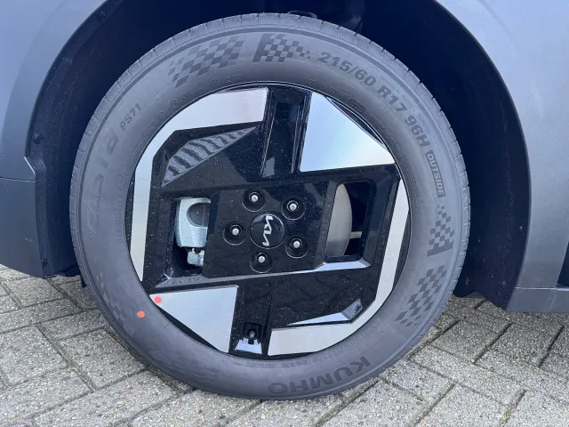
Kia EV3 58,3 kWh 204pk Air | Navigatie | Climate Control | Parkeersensoren | Camera | vol									