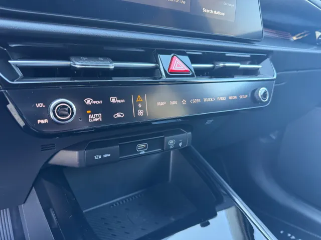 
Kia e-Niro 64,8 kWh 204pk Air | Stoel/Stuurwielverwarming | LED | Elektrische Stoel | Dodehoekdetectie | vol									