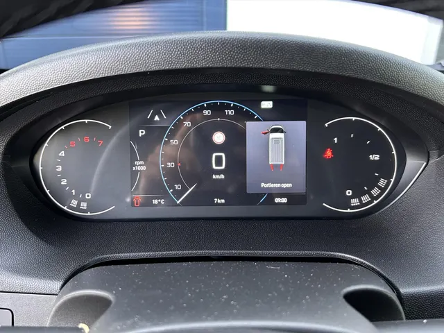 
Peugeot Boxer 140PK L2H2 3,5T Automaat | Parkeer camera achter | Navigatie | Airco | Cruise controle | vol									