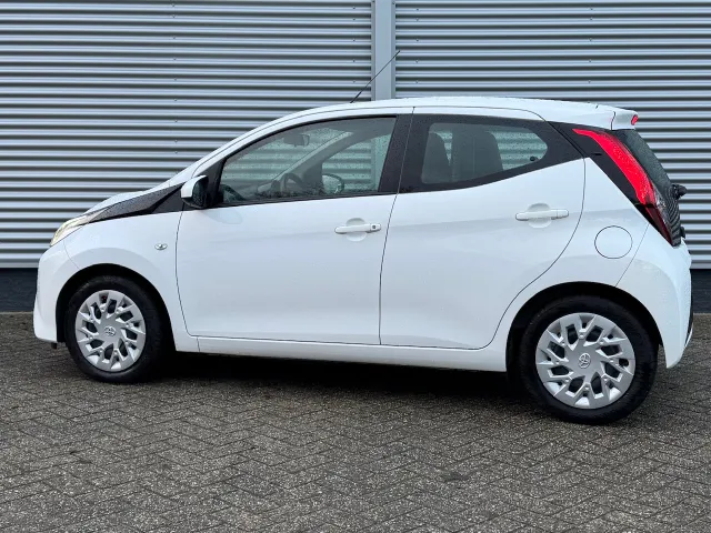 
Toyota Aygo 1.0 VVT-i 72pk 5D x-play | Airco | Apple Carplay/Android Auto | Camera | vol									