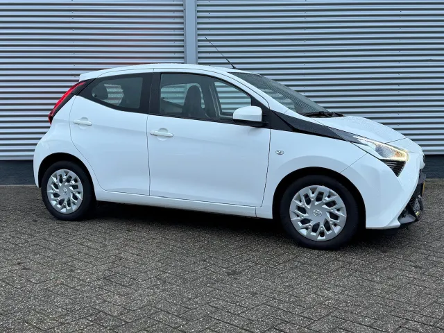 
Toyota Aygo 1.0 VVT-i 72pk 5D x-play | Airco | Apple Carplay/Android Auto | Camera | vol									