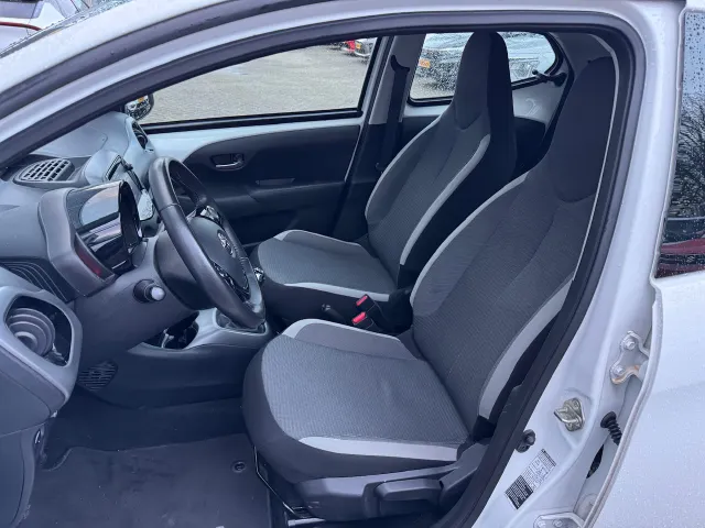 
Toyota Aygo 1.0 VVT-i 72pk 5D x-play | Airco | Apple Carplay/Android Auto | Camera | vol									