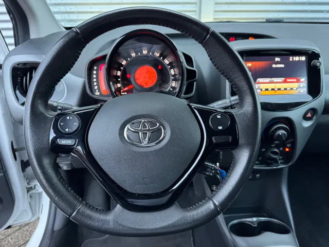 
Toyota Aygo 1.0 VVT-i 72pk 5D x-play | Airco | Apple Carplay/Android Auto | Camera | vol									