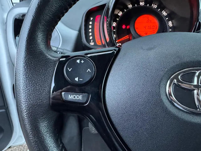
Toyota Aygo 1.0 VVT-i 72pk 5D x-play | Airco | Apple Carplay/Android Auto | Camera | vol									