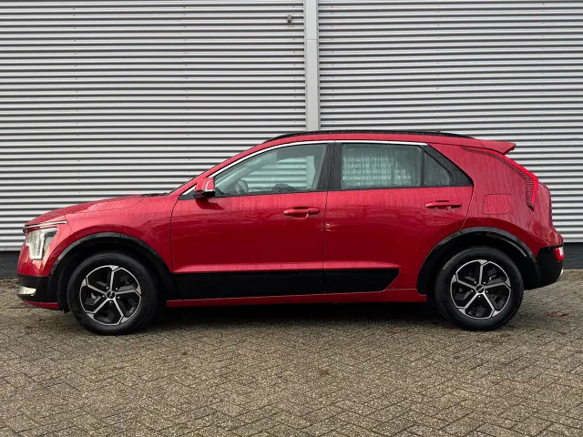 
Kia Niro 1.6 GDi Hybrid 141pk DCT6 DynamicLine | Navigatie | Climate Control | Parkeersensoren voor | vol									