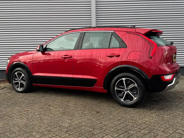 
Kia Niro 1.6 GDi Hybrid 141pk DCT6 DynamicLine | Navigatie | Climate Control | Parkeersensoren voor | vol									