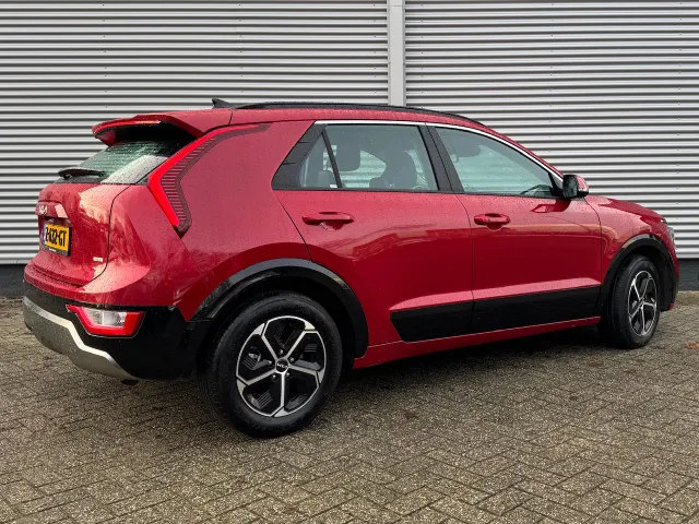 
Kia Niro 1.6 GDi Hybrid 141pk DCT6 DynamicLine | Navigatie | Climate Control | Parkeersensoren voor | vol									