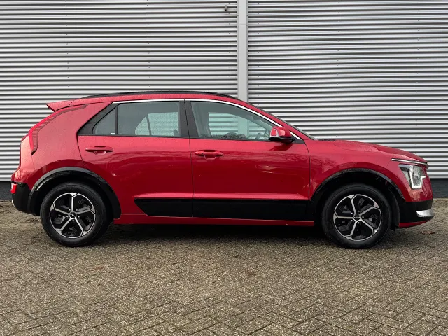 
Kia Niro 1.6 GDi Hybrid 141pk DCT6 DynamicLine | Navigatie | Climate Control | Parkeersensoren voor | vol									