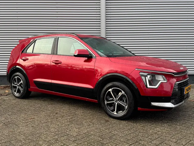 
Kia Niro 1.6 GDi Hybrid 141pk DCT6 DynamicLine | Navigatie | Climate Control | Parkeersensoren voor | vol									