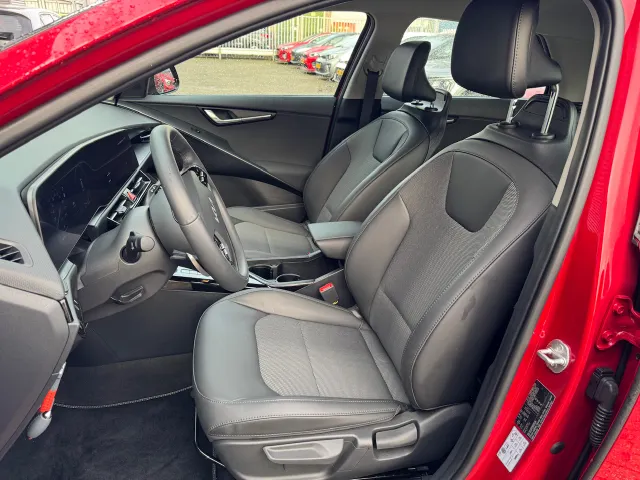 
Kia Niro 1.6 GDi Hybrid 141pk DCT6 DynamicLine | Navigatie | Climate Control | Parkeersensoren voor | vol									