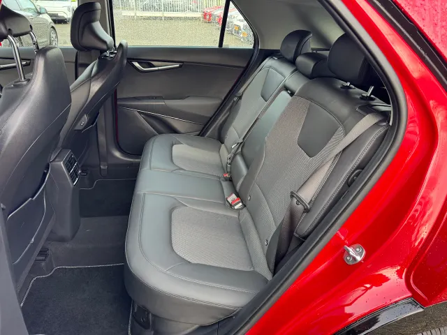 
Kia Niro 1.6 GDi Hybrid 141pk DCT6 DynamicLine | Navigatie | Climate Control | Parkeersensoren voor | vol									