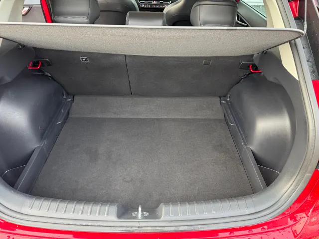 
Kia Niro 1.6 GDi Hybrid 141pk DCT6 DynamicLine | Navigatie | Climate Control | Parkeersensoren voor | vol									