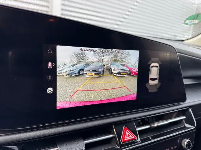 
Kia Niro 1.6 GDi Hybrid 141pk DCT6 DynamicLine | Navigatie | Climate Control | Parkeersensoren voor | vol									