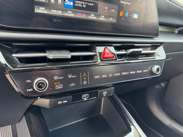 
Kia Niro 1.6 GDi Hybrid 141pk DCT6 DynamicLine | Navigatie | Climate Control | Parkeersensoren voor | vol									