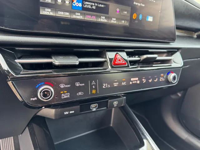 
Kia Niro 1.6 GDi Hybrid 141pk DCT6 DynamicLine | Navigatie | Climate Control | Parkeersensoren voor | vol									