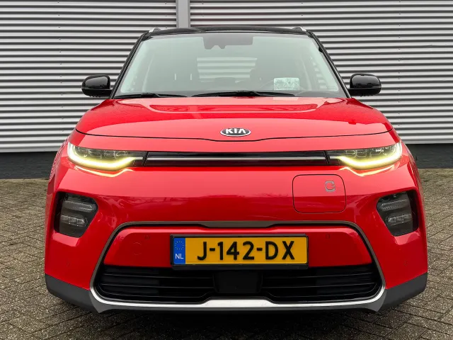 
Kia e-Soul 64kWh 204pk Aut ExecutiveLine | Trekhaak | Stoelkoeling | Stoel/Stuurwielverwarming | Head Up Display | Harman/Kardon | vol									