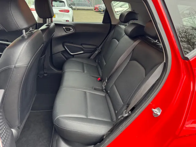 
Kia e-Soul 64kWh 204pk Aut ExecutiveLine | Trekhaak | Stoelkoeling | Stoel/Stuurwielverwarming | Head Up Display | Harman/Kardon | vol									