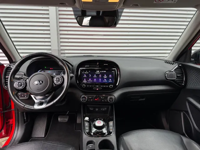 
Kia e-Soul 64kWh 204pk Aut ExecutiveLine | Trekhaak | Stoelkoeling | Stoel/Stuurwielverwarming | Head Up Display | Harman/Kardon | vol									