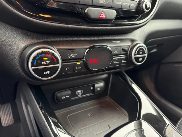 
Kia e-Soul 64kWh 204pk Aut ExecutiveLine | Trekhaak | Stoelkoeling | Stoel/Stuurwielverwarming | Head Up Display | Harman/Kardon | vol									