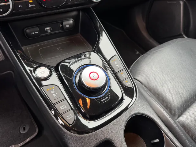 
Kia e-Soul 64kWh 204pk Aut ExecutiveLine | Trekhaak | Stoelkoeling | Stoel/Stuurwielverwarming | Head Up Display | Harman/Kardon | vol									