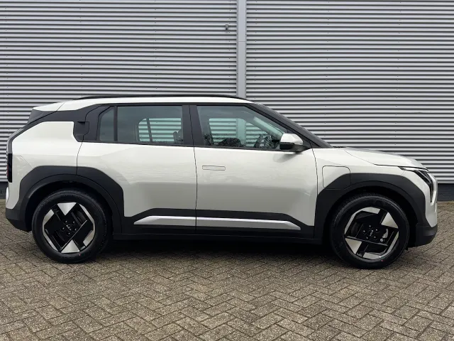 
Kia EV3 81,4 kWh 204pk Air | Parkeersensoren | Navigatie | Camera | vol									