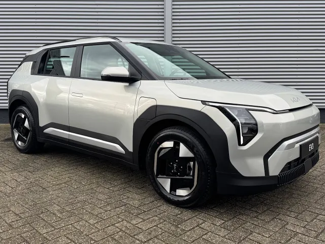 
Kia EV3 81,4 kWh 204pk Air | Parkeersensoren | Navigatie | Camera | vol									