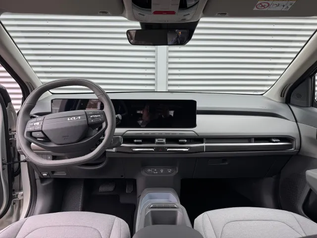 
Kia EV3 81,4 kWh 204pk Air | Parkeersensoren | Navigatie | Camera | vol									