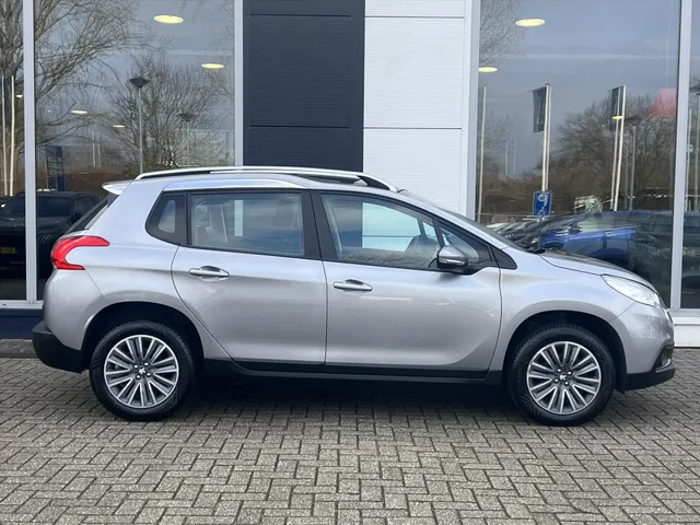 
Peugeot 2008 1.2 PureTech 110pk Active | Navigatie | Airco | Parkeersensoren | vol									