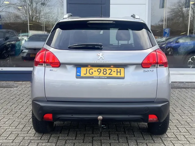 
Peugeot 2008 1.2 PureTech 110pk Active | Navigatie | Airco | Parkeersensoren | vol									