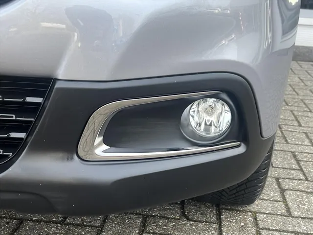 
Peugeot 2008 1.2 PureTech 110pk Active | Navigatie | Airco | Parkeersensoren | vol									