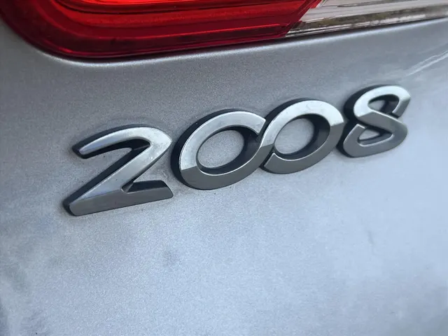 
Peugeot 2008 1.2 PureTech 110pk Active | Navigatie | Airco | Parkeersensoren | vol									