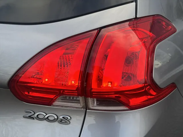 
Peugeot 2008 1.2 PureTech 110pk Active | Navigatie | Airco | Parkeersensoren | vol									