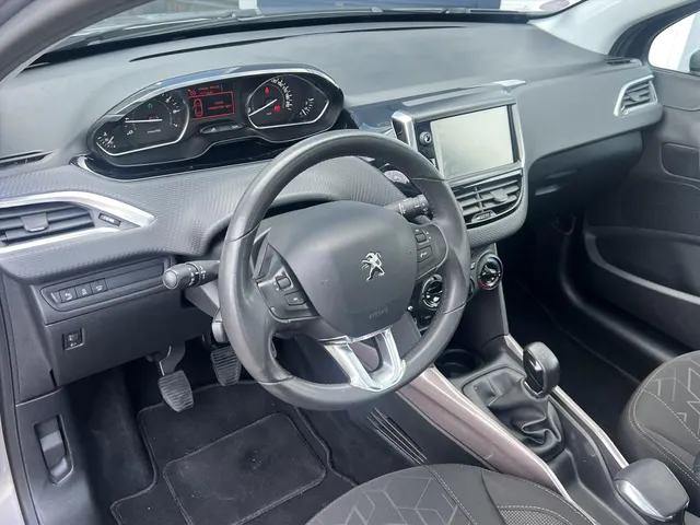 
Peugeot 2008 1.2 PureTech 110pk Active | Navigatie | Airco | Parkeersensoren | vol									