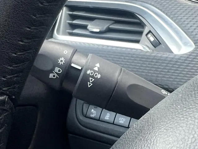 
Peugeot 2008 1.2 PureTech 110pk Active | Navigatie | Airco | Parkeersensoren | vol									