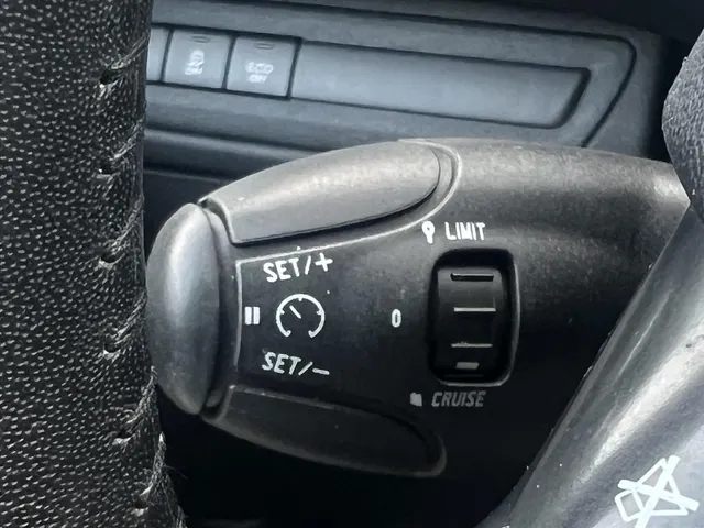 
Peugeot 2008 1.2 PureTech 110pk Active | Navigatie | Airco | Parkeersensoren | vol									