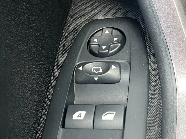 
Peugeot 2008 1.2 PureTech 110pk Active | Navigatie | Airco | Parkeersensoren | vol									